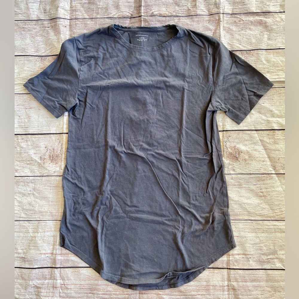 Small grey No Boundaries men’s short sleeve casual shirt